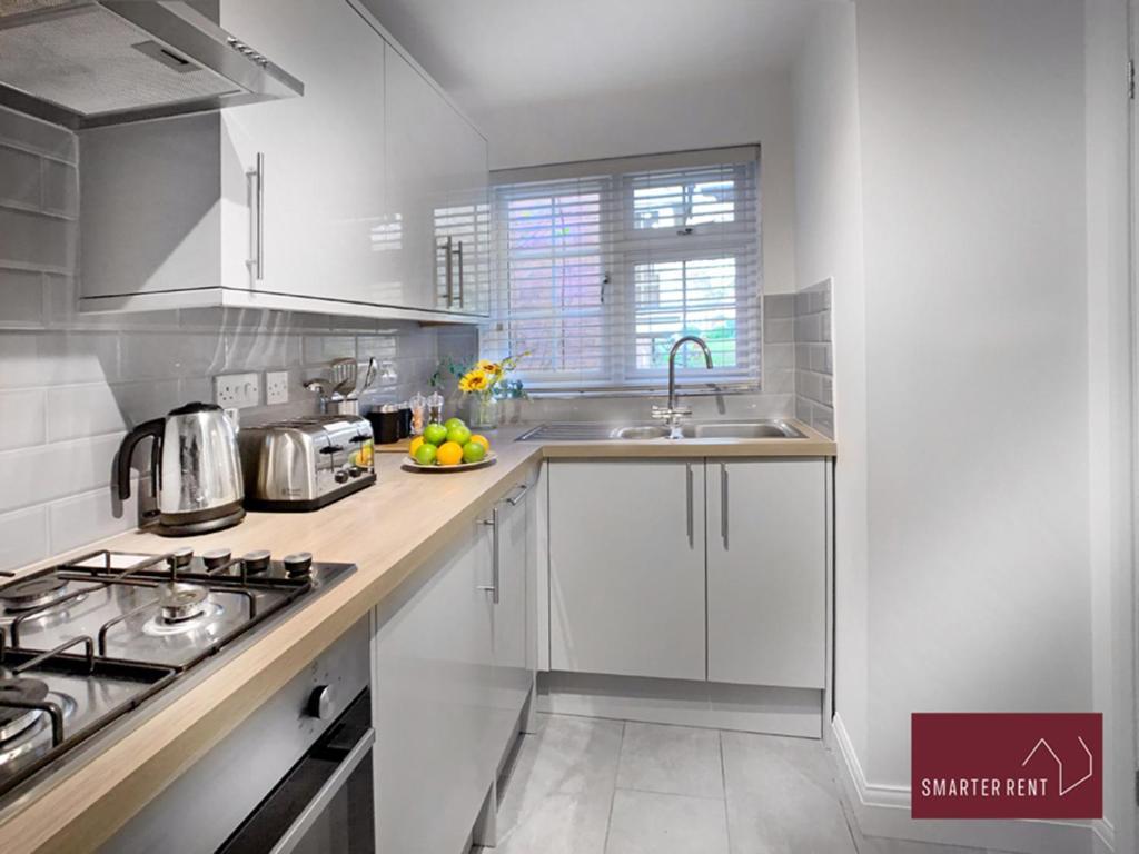 Wokingham - 2 Bed Modern House - Parking Lägenhet Exteriör bild